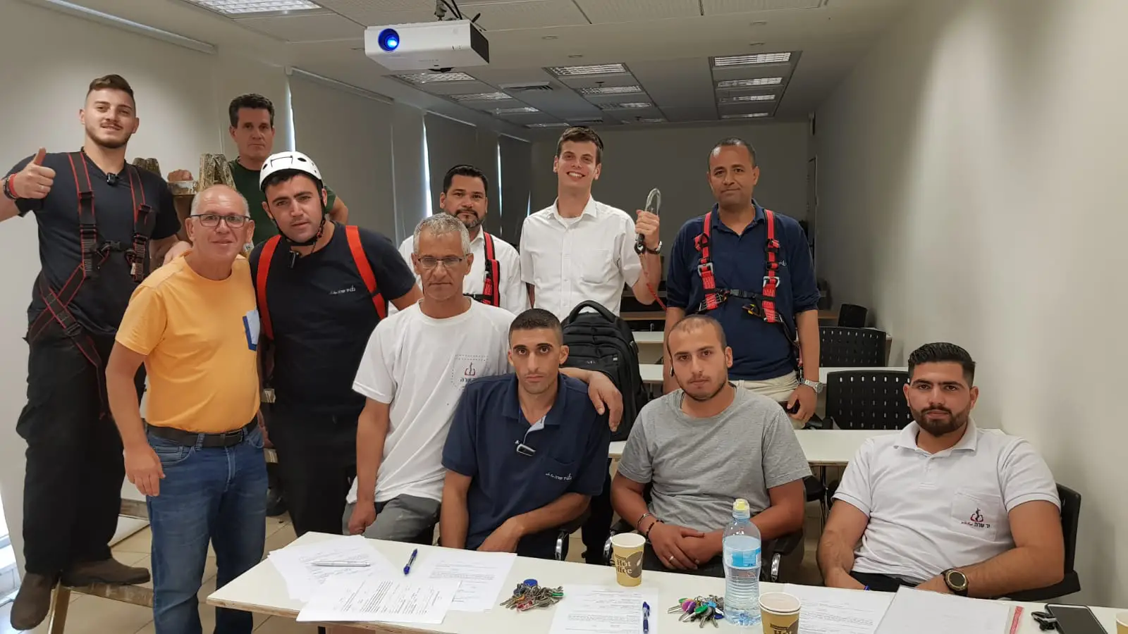 עבודה בגובה הדרכה מקצועית ע"י הצוות של אשר אביזמר בטיחות לעד בע"מ